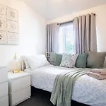 Leaf Tree - Cosy Based In The North Of The Lakes *