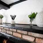 Leaf Tree - Cosy Based In The North Of The Lakes