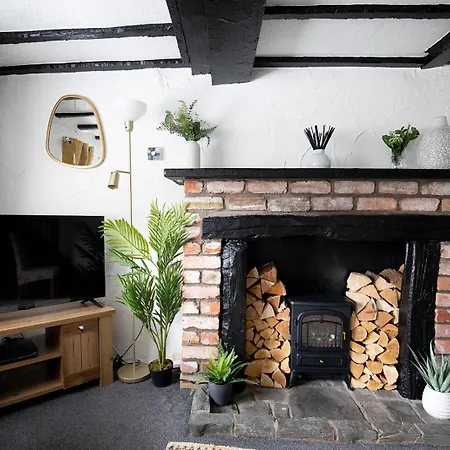 Leaf Tree - Cosy Based In The North Of The Lakes * Workington